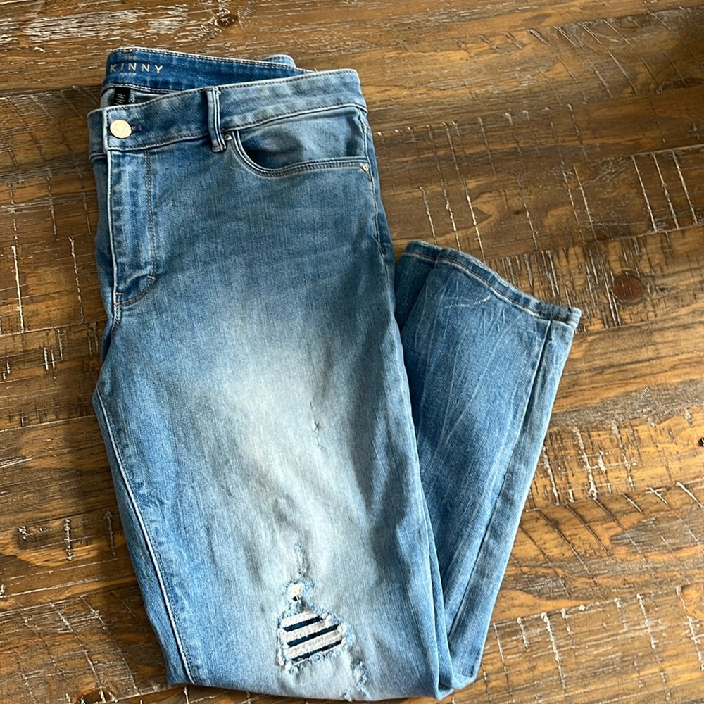 White House Black Market - skinny, cropped